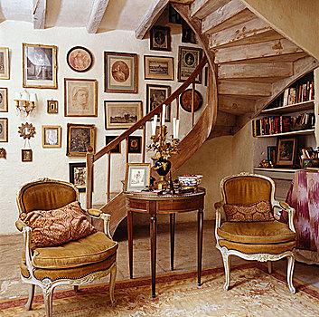 客厅景观艺术木质楼梯的相关图片